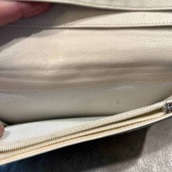 Chanel wallet soft white with black trim - Picture 5 of 11